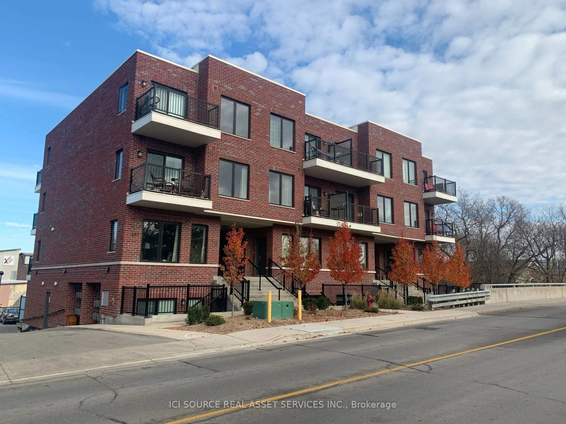 487 Queen Street 303, Newmarket, ON L3Y 2H3