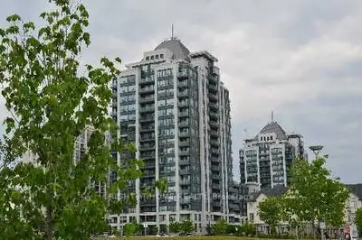 Condo Apartment in Vaughan