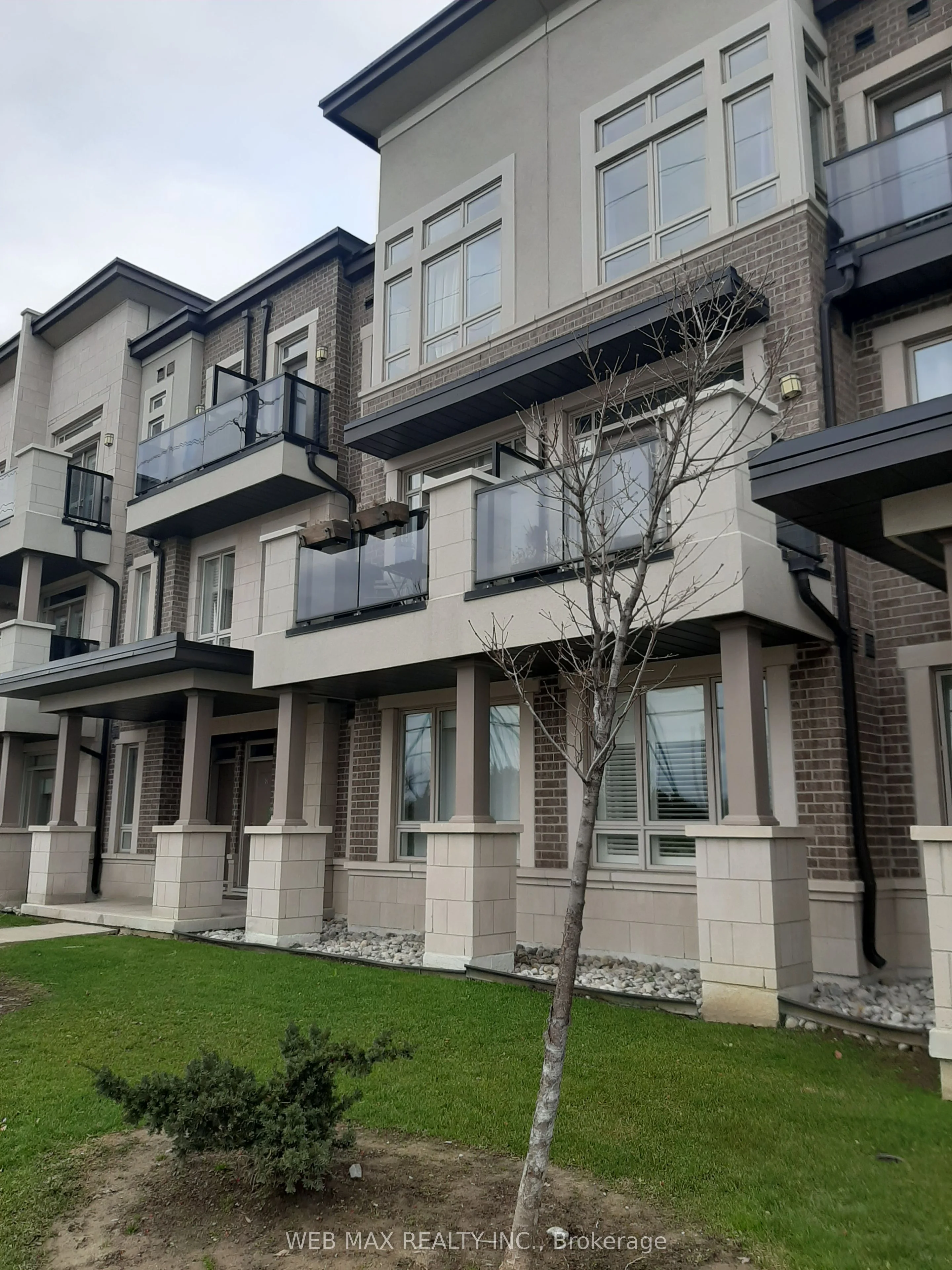 Condo Townhouse in Vaughan