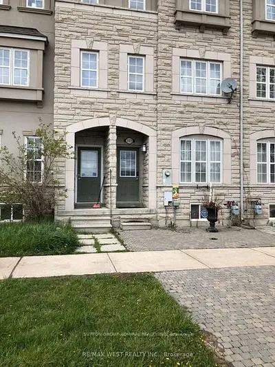 Att/Row/Townhouse in Richmond Hill