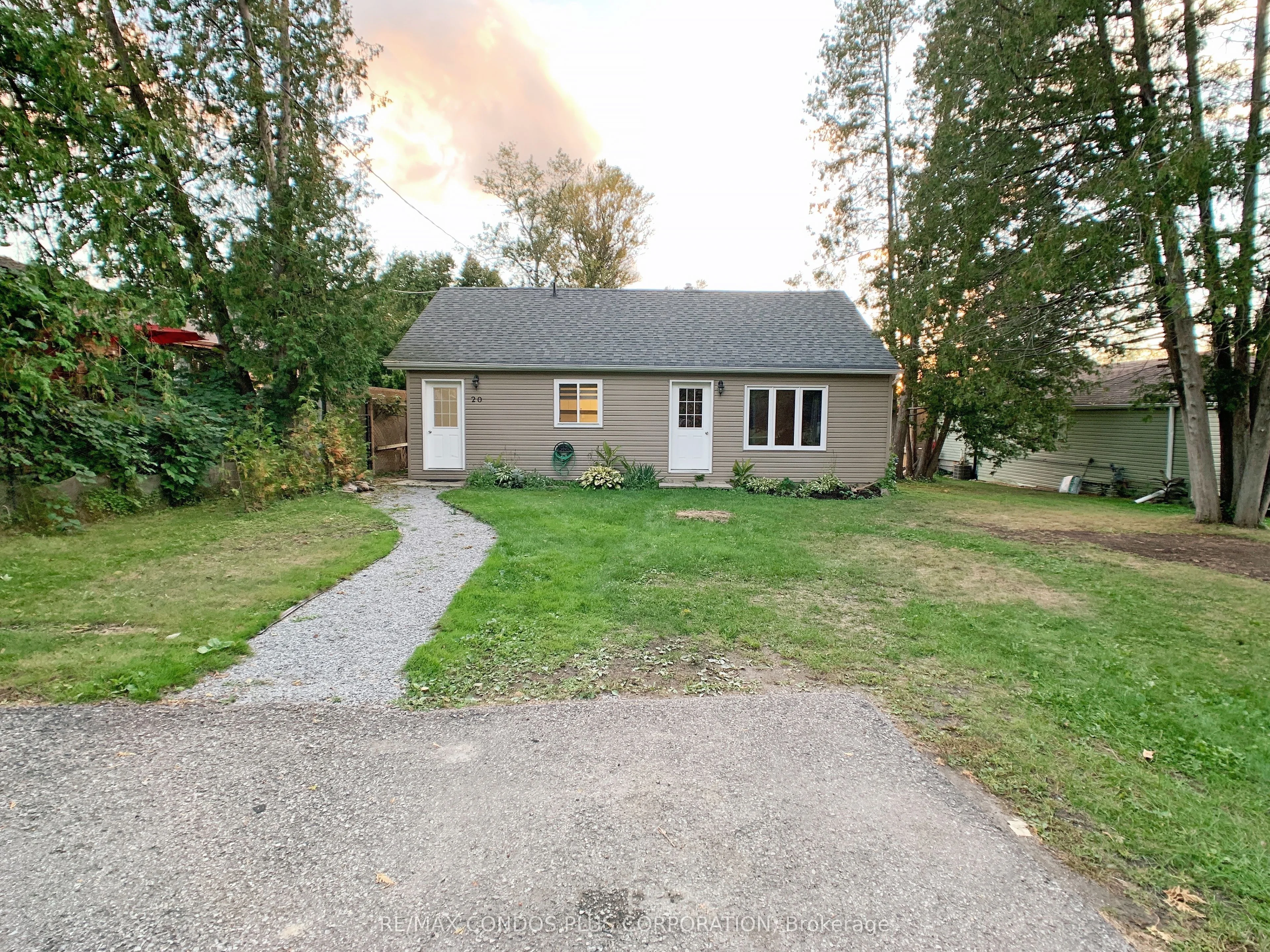 20 Joan Street, Georgina, ON L0E 1R0