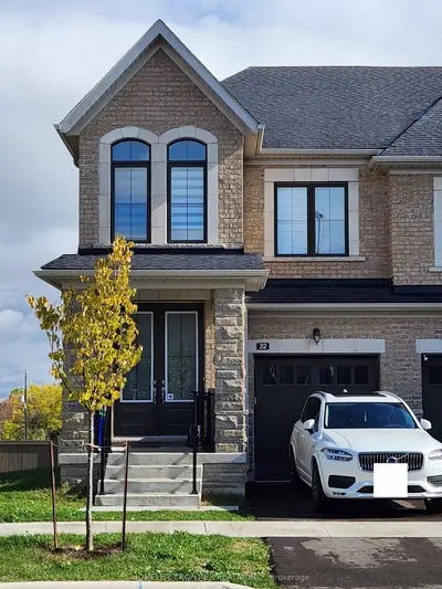 Att/Row/Townhouse in Richmond Hill