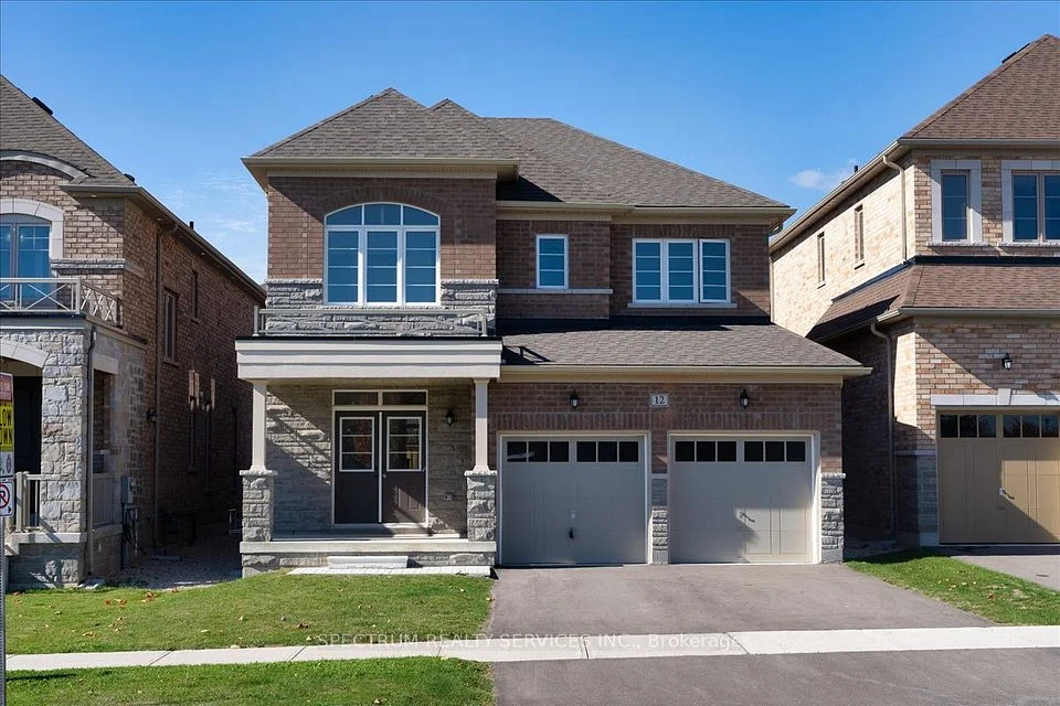 12 Barrow Avenue, Bradford West Gwillimbury, ON L3Z 0W1