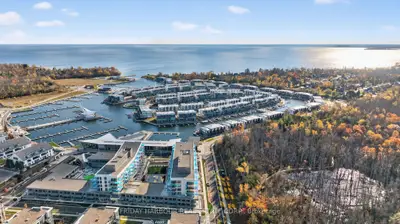 Condo Apartment in Innisfil