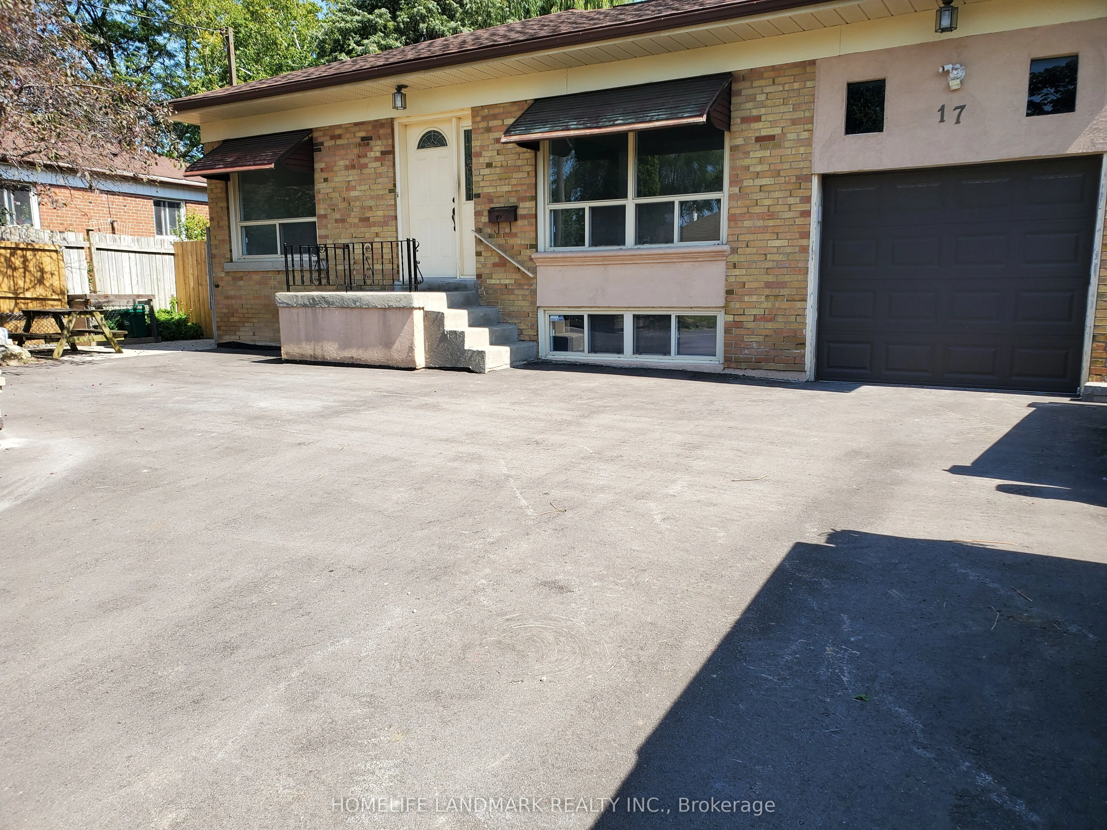 17 Maralim Road Bsmt, Richmond Hill, On L4c 2k6