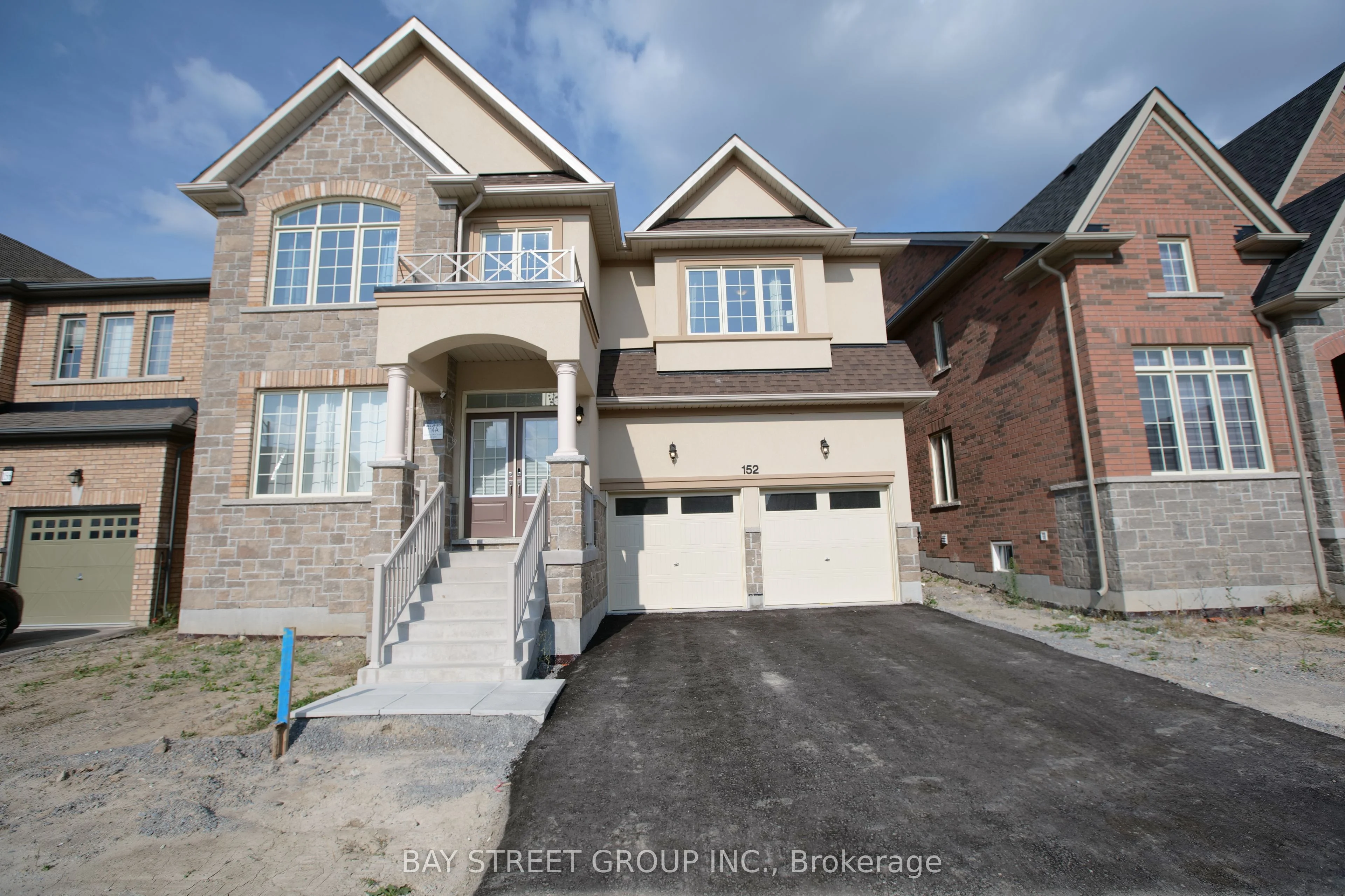 room 152 Ben Sinclair Avenue room, East Gwillimbury, ON L9N 0Z2