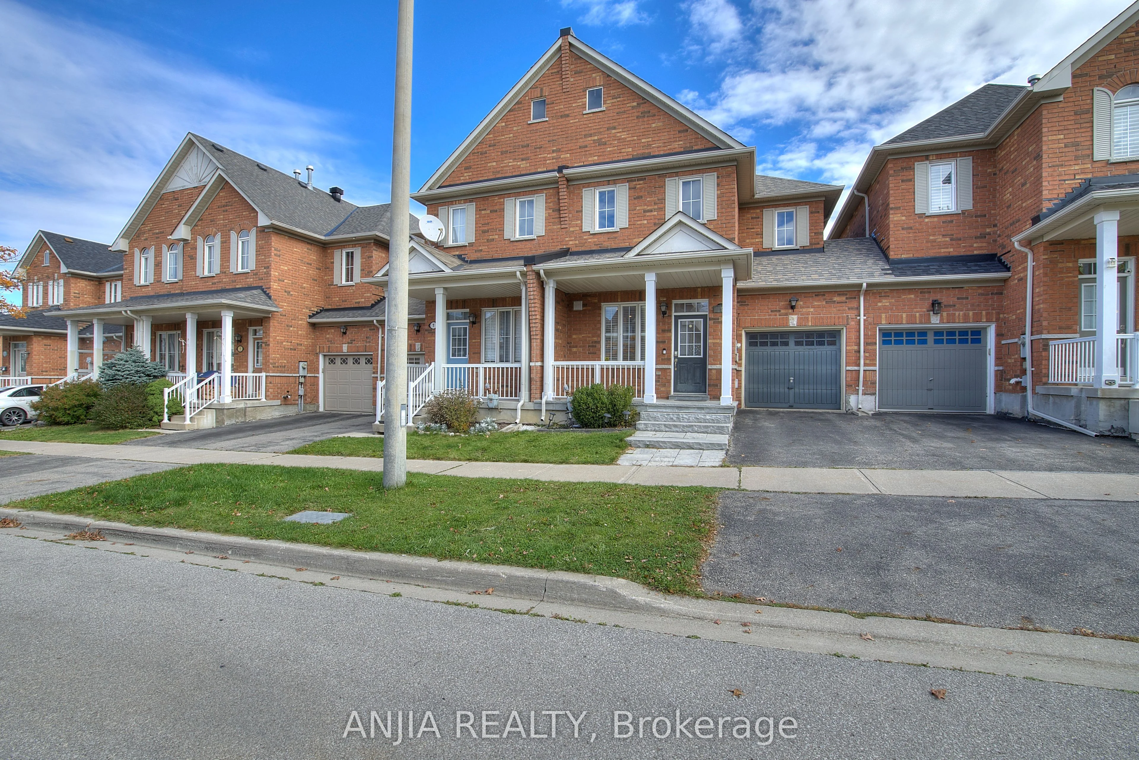 9 Picnic Street, Richmond Hill, On L4e 5c4