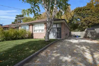 Semi-Detached in Newmarket