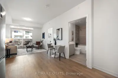 Condo Apartment in Vaughan