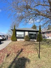 747 Botany Hill Crescent B, Newmarket, ON L3Y 3A7