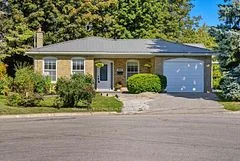 655 Park Court, Newmarket, ON L3Y 3N5
