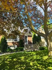 120 Lawrence Avenue, Richmond Hill, ON L4C 1Z3