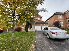 163 Flagstone Way, Newmarket, ON L3Z 2Y1