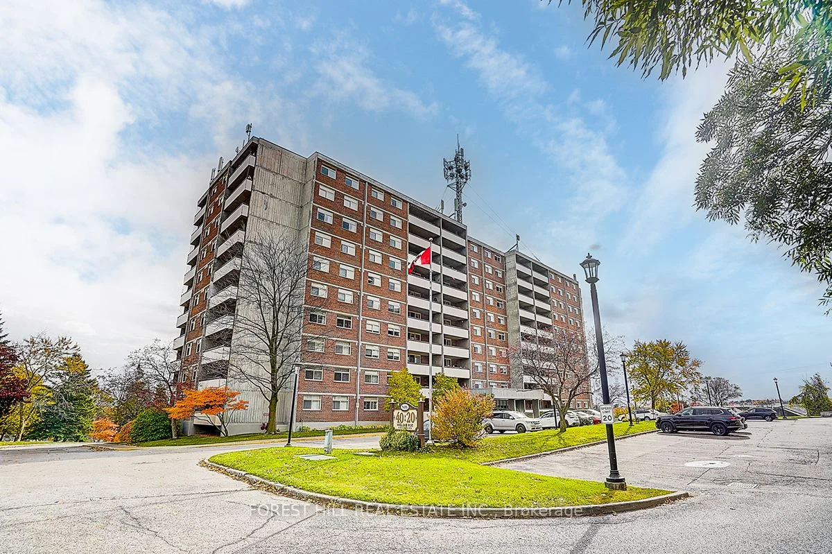 40 William Roe Boulevard 706, Newmarket, ON L3Y 5N4