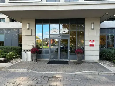 Condo Apartment in Richmond Hill