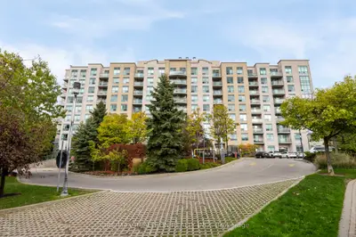 Condo Apartment in Richmond Hill