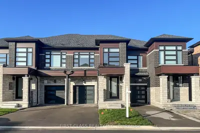 Att/Row/Townhouse in Richmond Hill