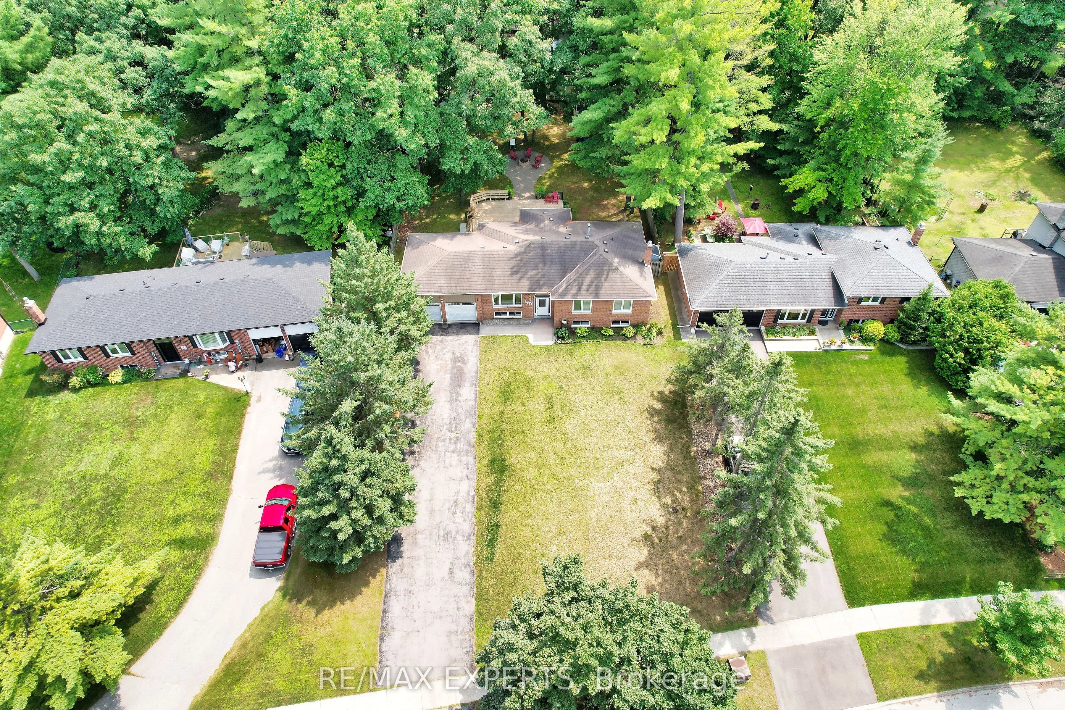 203 Park Avenue, East Gwillimbury, On L9n 1j7