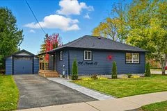98 North Street, Georgina, ON L0E 1R0