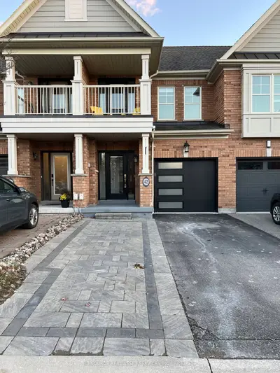 Att/Row/Townhouse in Whitchurch-Stouffville