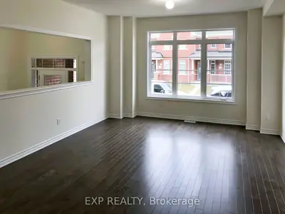Att/Row/Townhouse in East Gwillimbury