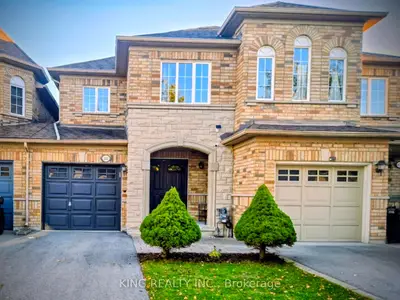 Att/Row/Townhouse in Vaughan