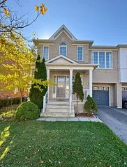 113 Mynden Way, Newmarket, On L3x 3b7