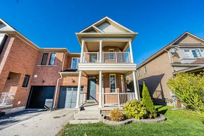 Att/Row/Townhouse in Richmond Hill