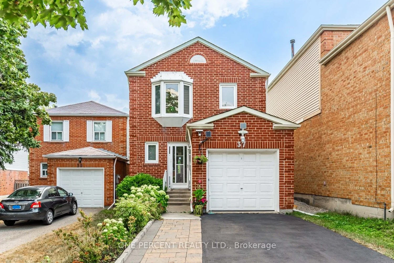 37 Lansbury Court, Vaughan, ON L4J 5K1