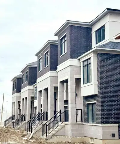 Att/Row/Townhouse in Richmond Hill