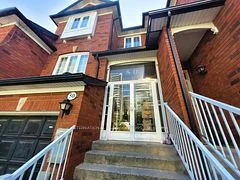 Att/Row/Townhouse in Richmond Hill