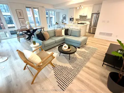 Att/Row/Townhouse in Richmond Hill