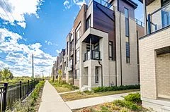 Att/Row/Townhouse in Richmond Hill