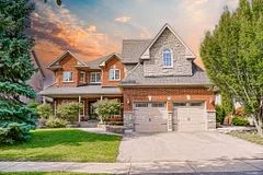 618 Foxcroft Boulevard, Newmarket, ON L3X 1N4
