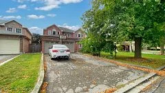 Detached in Richmond Hill