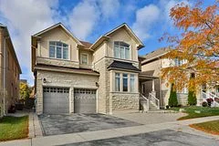22 Greenforest Grove, Whitchurch-Stouffville, ON L4A 1T3