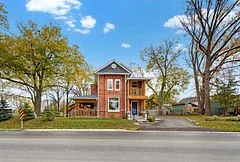 9 The Queensway N, Georgina, ON L4P 1E2