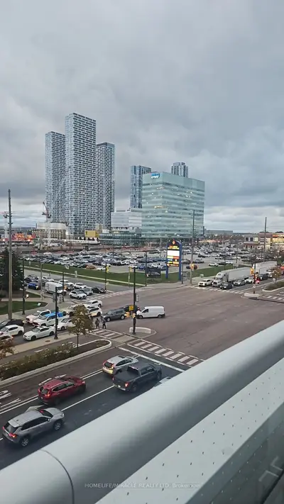 Condo Apartment in Vaughan