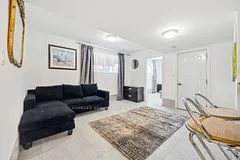 31 Metropolitan Crescent lower, Georgina, ON L4P 1L6