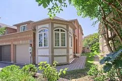228 Warner Crescent, Newmarket, ON L3X 2C7