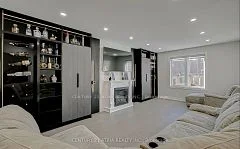 220 Olde Bayview Avenue, Richmond Hill, On L4e 3e4
