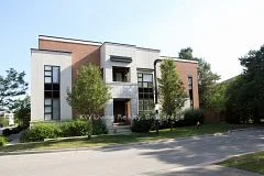Att/Row/Townhouse in Richmond Hill
