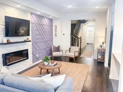 Att/Row/Townhouse in Vaughan