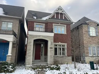 Detached in Richmond Hill