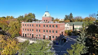 121 Robinson Street, Markham, On L3p 1p2