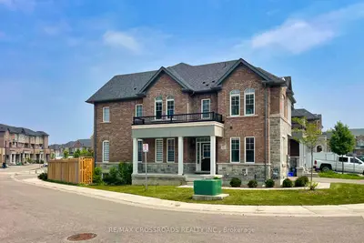 Att/Row/Townhouse in Newmarket