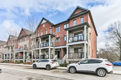 Condo Townhouse in Vaughan