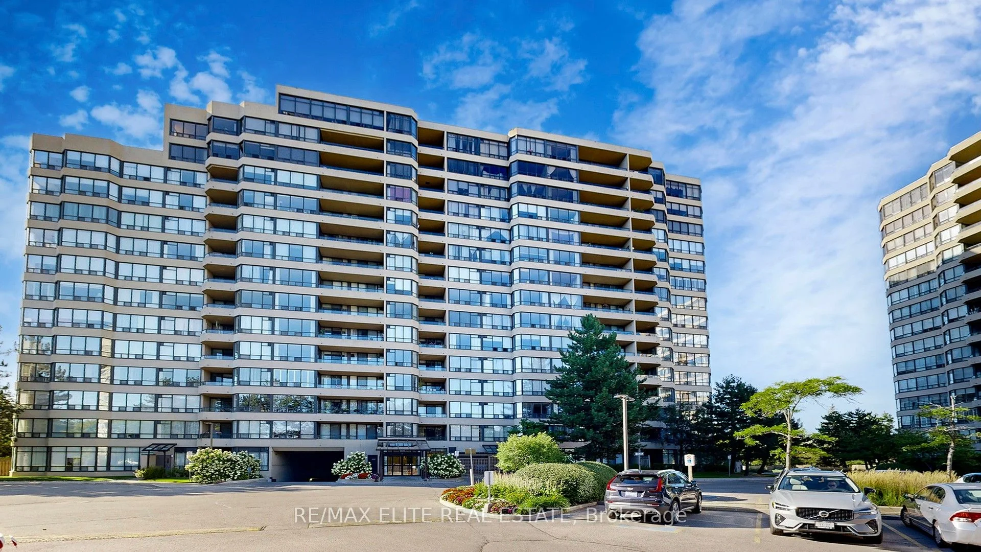 22 Clarissa Drive 1409, Richmond Hill, ON L4C 9R6