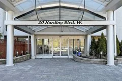 Condo Apartment in Richmond Hill