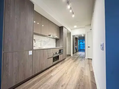Condo Apartment in Vaughan